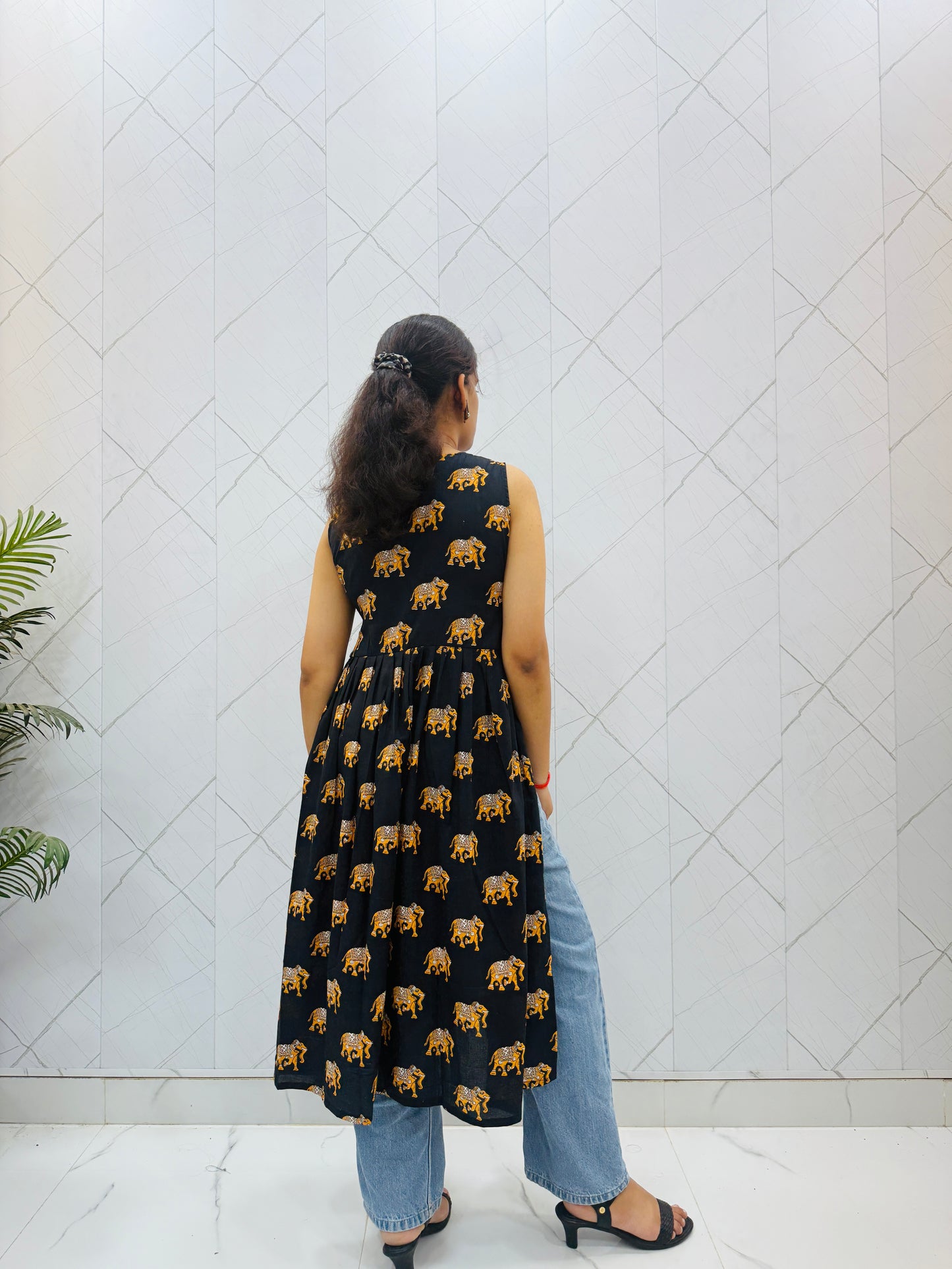 Black Block Printed Sleeveless Kurti
