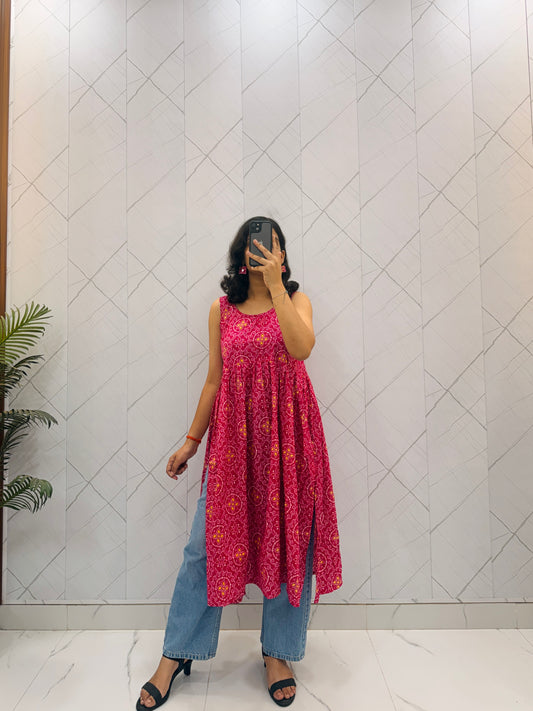 Magneta Long Side Cut Sleeveless Kurti