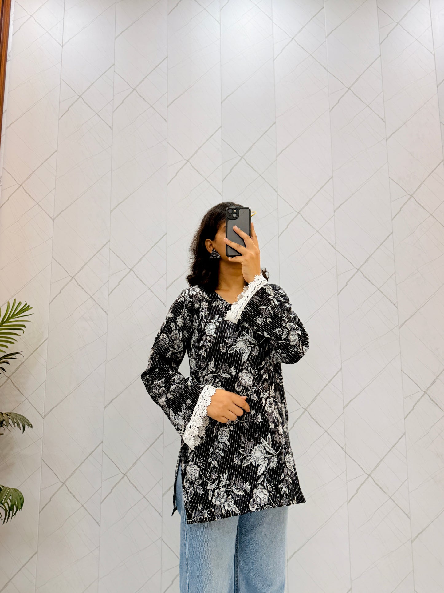 Kantha Black Balloon Sleeve Straight Kurti