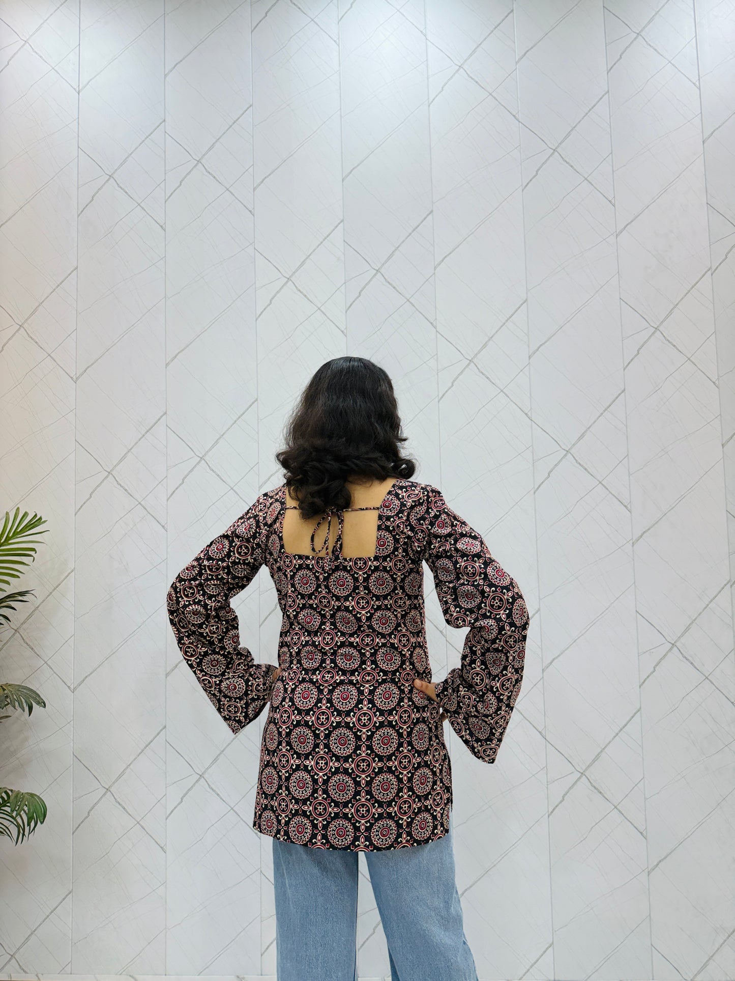 Black Azrak Balloon Sleeve Straight Kurti