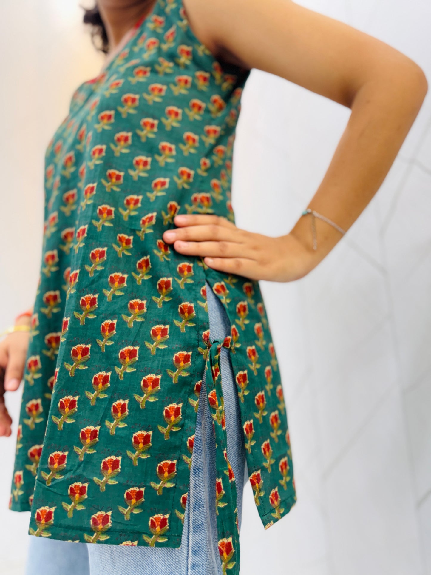 Green Sleeveless Short Kurti