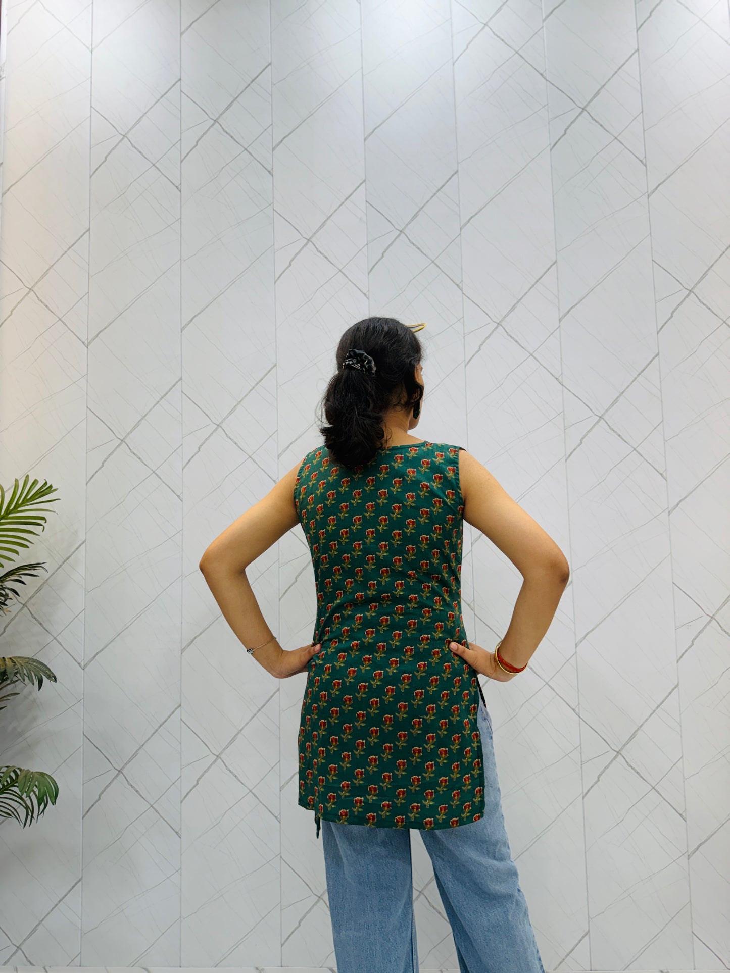 Green Sleeveless Short Kurti
