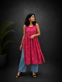 Magneta Long Side Cut Sleeveless Kurti